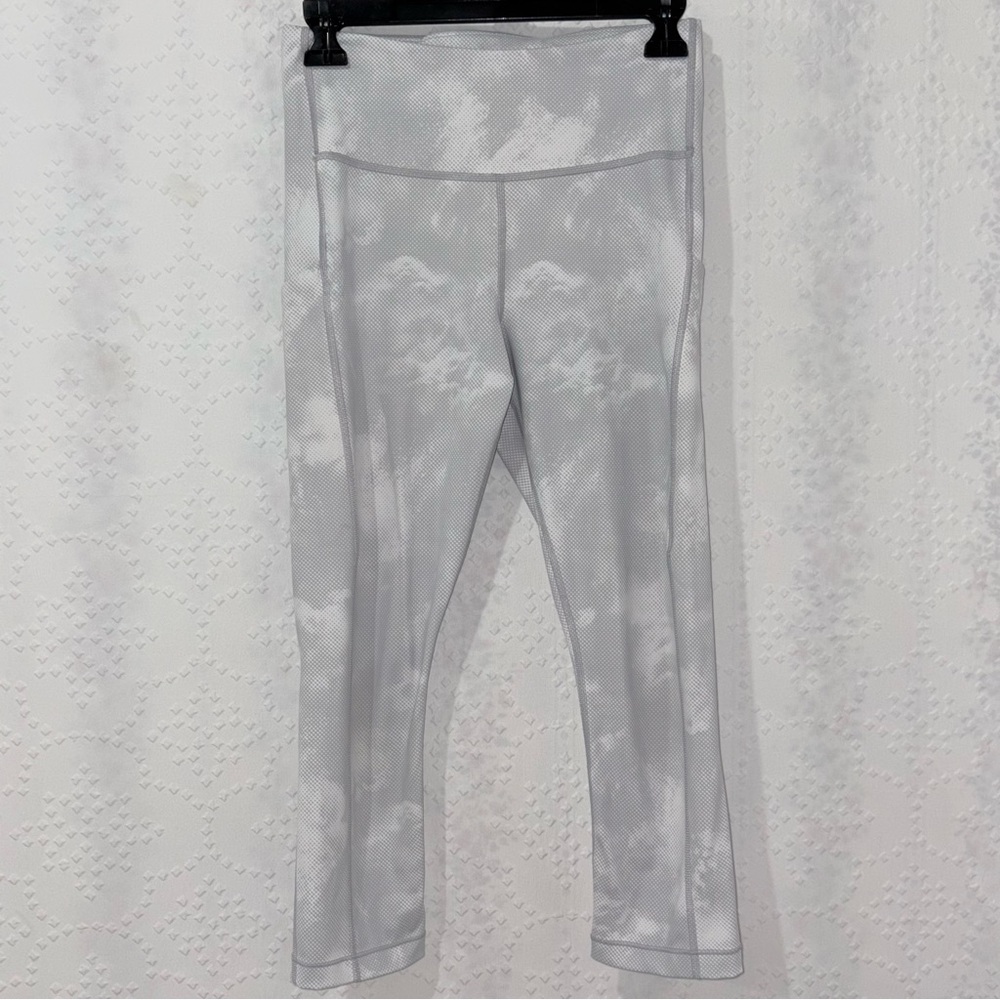 ATHLETA High Rise Stash Pocket Gray Print Capri Leggings S Yoga Gym Athleisure
